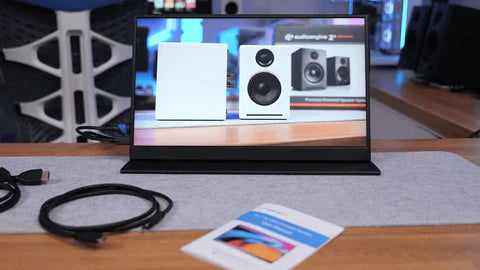 GEEKPORTER UXbox E2 Portable Gaming Monitor reviewed by Level UP Gaming Tech