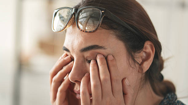 Dry Eyes and Screens: How to Spot and Protect Eyes from Screens